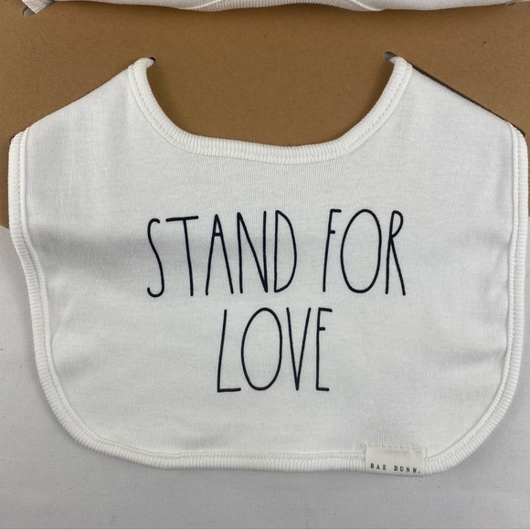 NWT Set of 3 Rae Dunn Round Baby Bibs - Picture 6 of 7